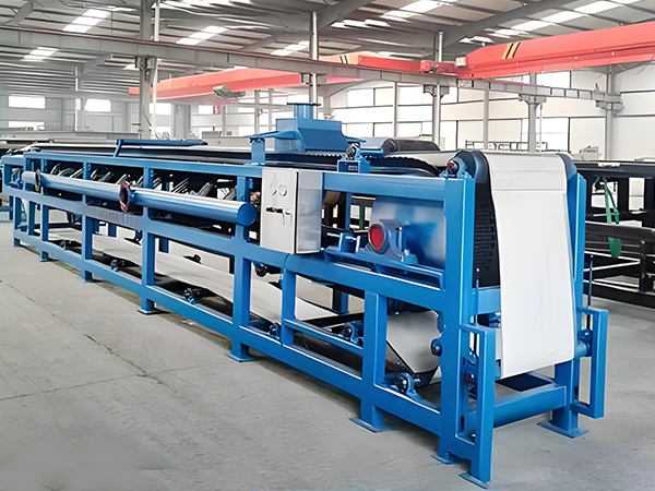 Vacuum belt filter press
