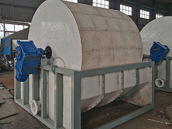 Continuous rotary vacuum filter