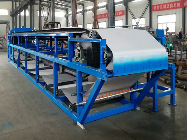 Mobile vacuum belt filter