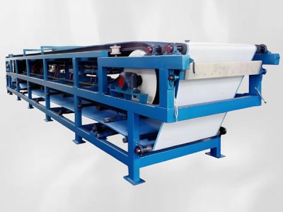 Mobile vacuum belt filter