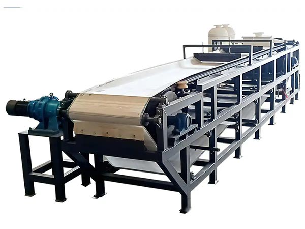 Horizontal vacuum belt filter