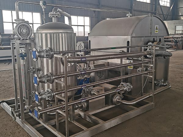 Rotating vacuum filter