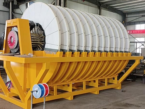 Solid liquid separation equipment