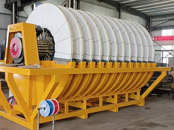 Solid liquid separation equipment