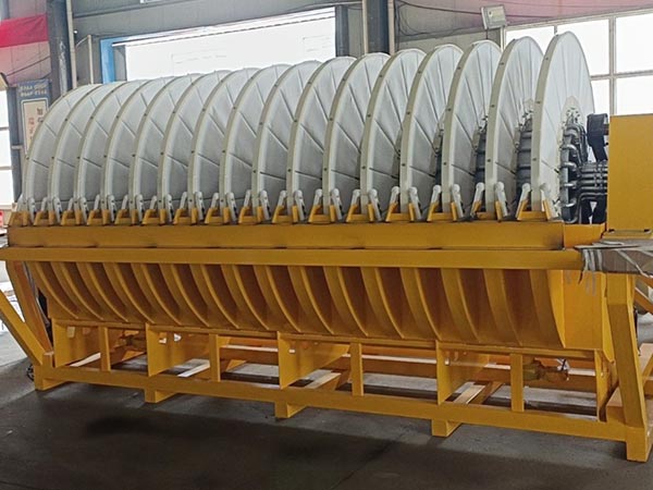 Solid liquid separation equipment