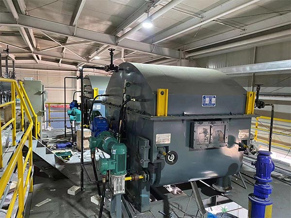 Drum filter for dewaxing oil