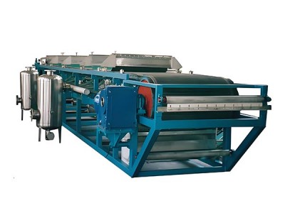 How to handle frequent clogging of the filter cloth in a vacuum belt filter?