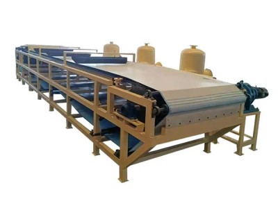 How does a vacuum belt filter work​?