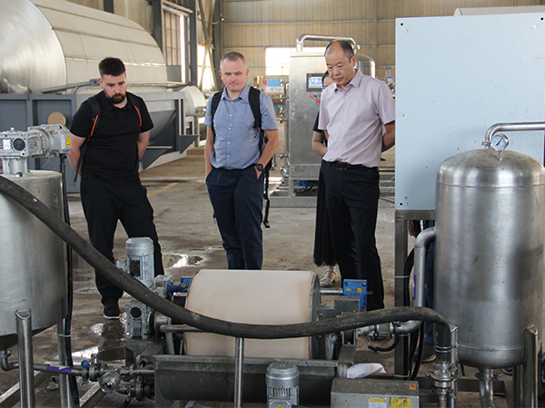 Laboratory vacuum filter