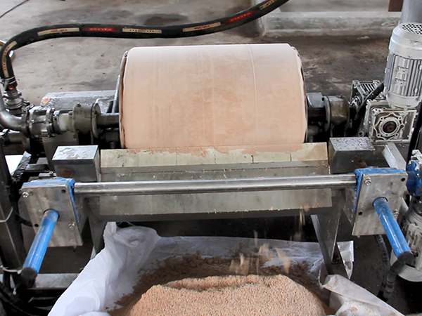 Laboratory vacuum filter