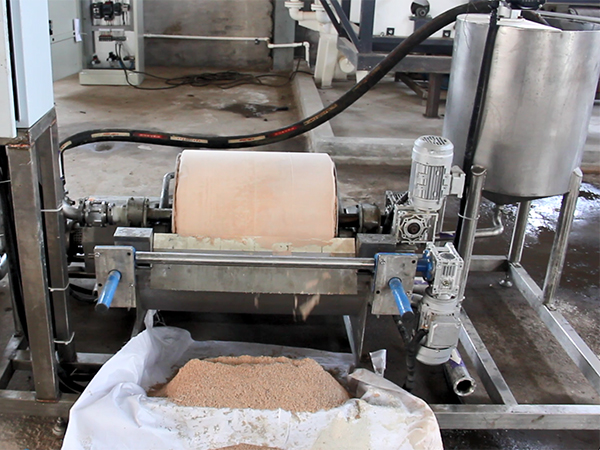 Laboratory vacuum filter