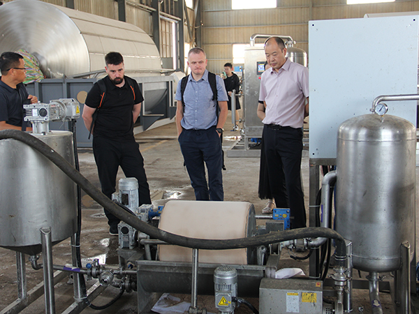 Laboratory vacuum filter