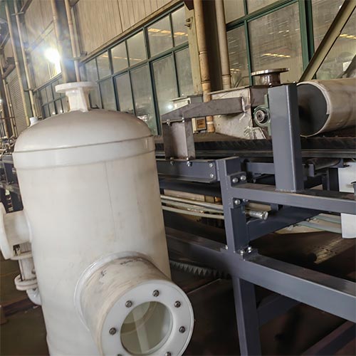 Horizontal vacuum filter