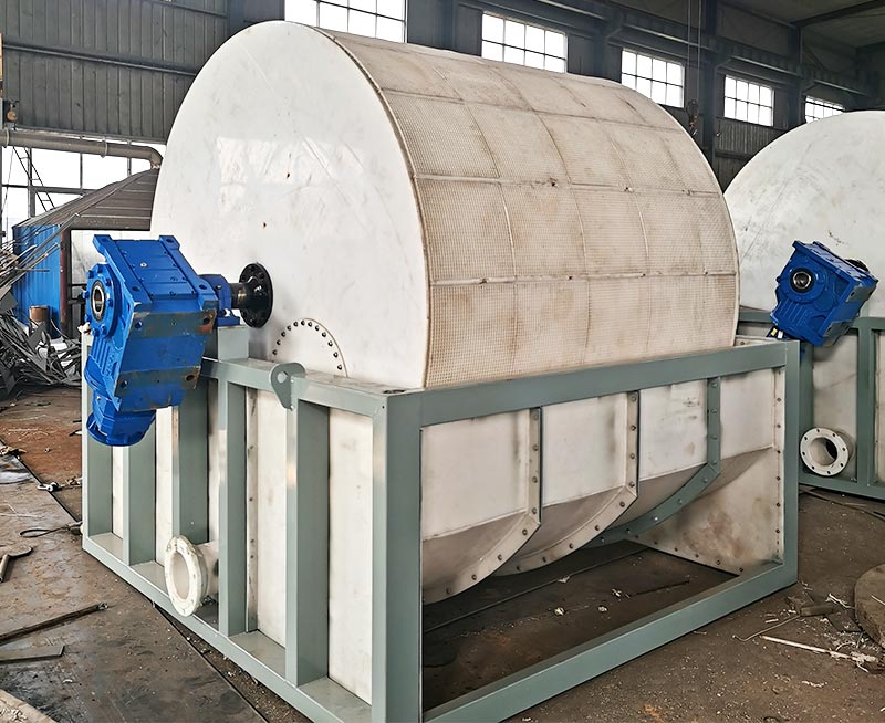 Vacuum rotary filter