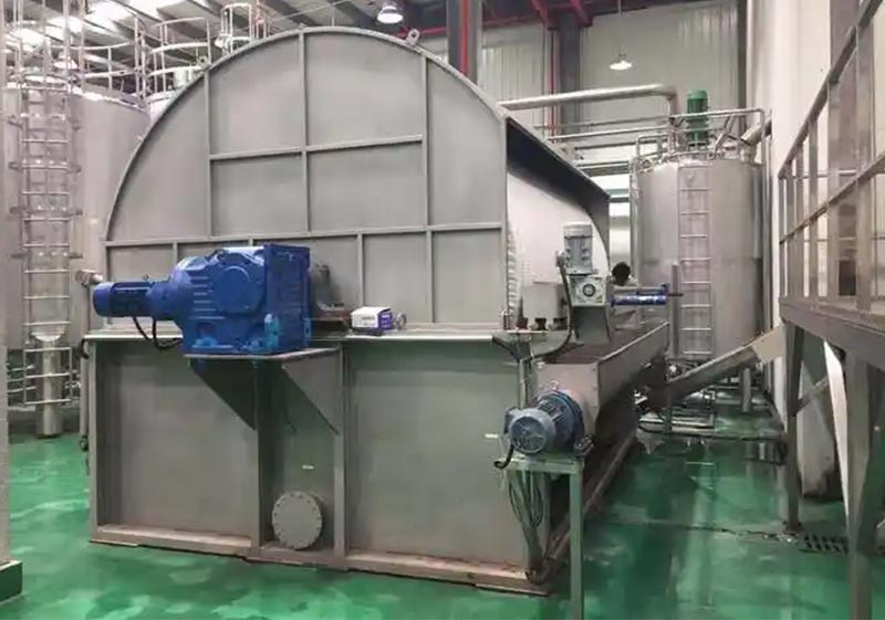 Vacuum rotary filter