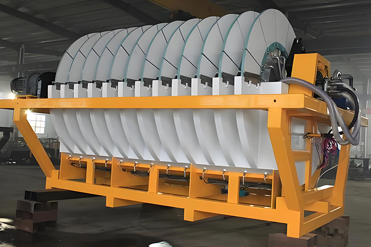 Ceramic vacuum disk filter