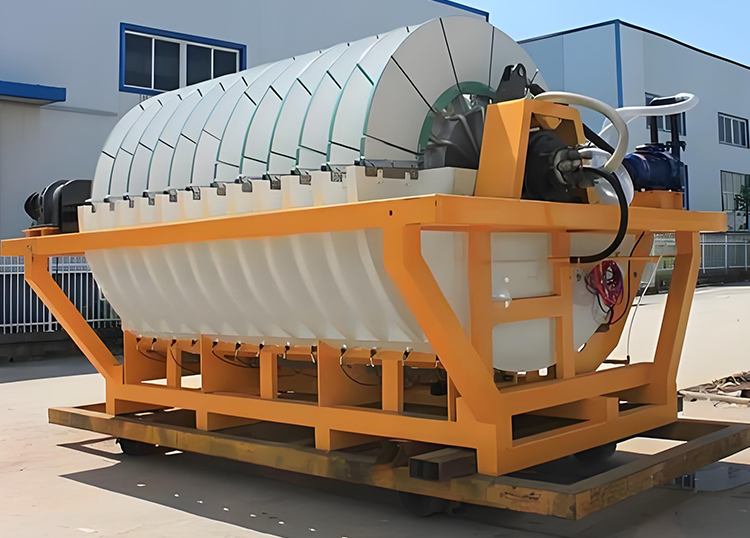 Ceramic vacuum disk filter