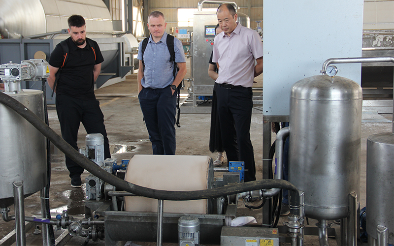 Laboratory vacuum filter