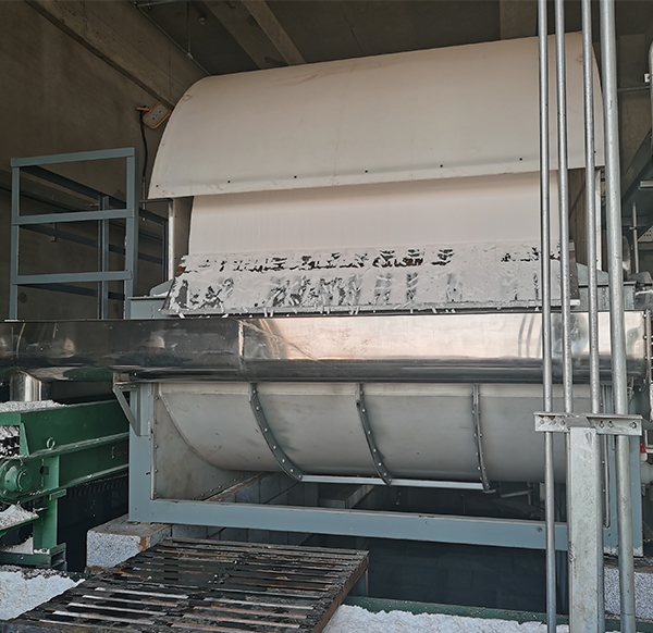 Plastic vacuum drum filter